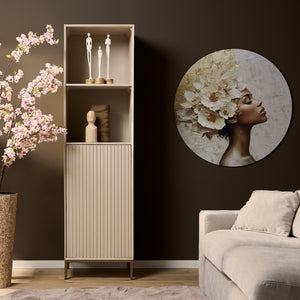 Bücherregal - Sandfarbenes Mangoholz, Vertikale Lamellenfront, Bronzefarbenes Metallgestell, 55 cm – Madison | Starfurn