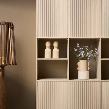 schrank – Sand Finish, Vertikale Latten, Bronze Metall – Madison | Starfurn