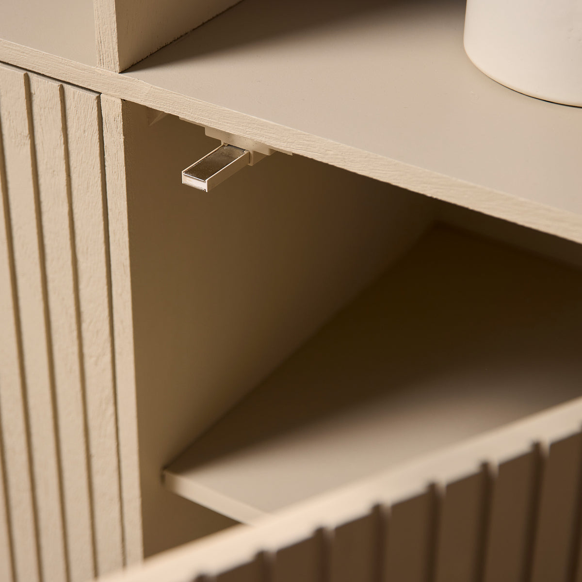 Shelf – Sand Finish, Vertical Slats, Bronze Metal – Madison | Starfurn