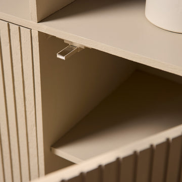 schrank – Sand Finish, Vertikale Latten, Bronze Metall – Madison | Starfurn