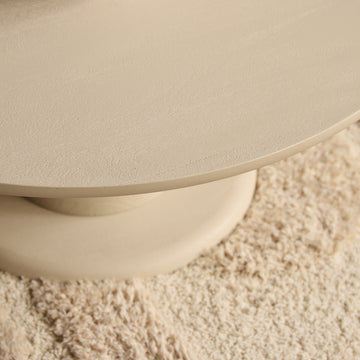 Couchtisch – Mangoholz Korpus, Sandfarbenes Finish, Skulpturales Design – Mabel | Starfurn