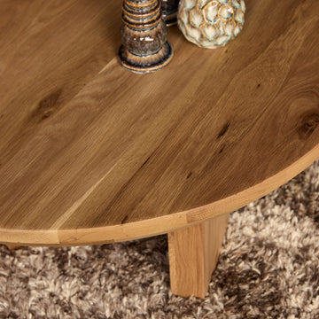 Couchtisch – Natur Eichenholz, Dreieck Form, Weiche Rundungen 130 cm – Zillah | Starfurn