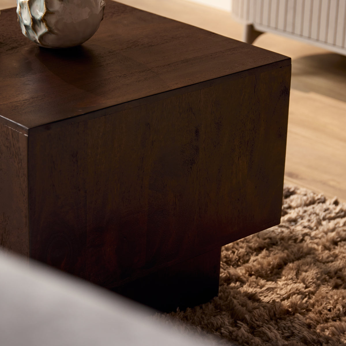 Couchtisch - Mangoholz Braun, Quadrat Form, Kompakt Design – Livia | Starfurn
