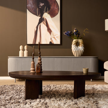 Couchtisch – Braunes Eichenholz, Dreieck Form, Weiche Rundungen 130 cm – Zillah | Starfurn