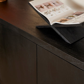 Sideboard – Mangoholz, Schwarze Oberfläche, Push-to-Open-Türen – Brussel | Starfurn