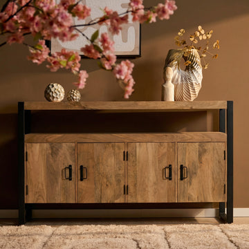 Sideboard – Mangoholz, Schwarzmetall, Holzstreifen - Britt | Starfurn