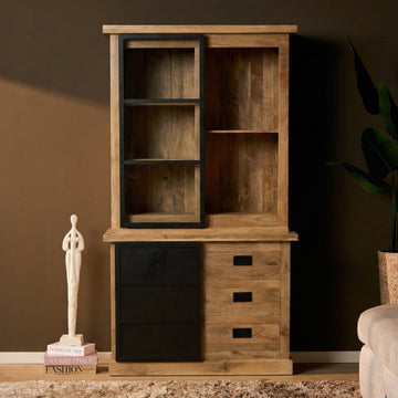Vitrinenschrank – Mangoholz, Metalltüren, Holzstreifen – Noa | Starfurn
