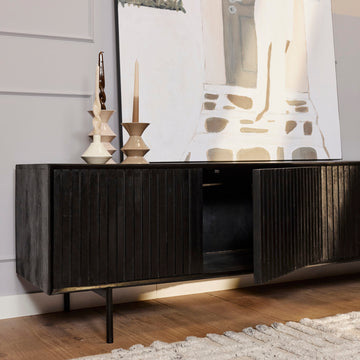 TV-Möbel - Schwarzes Mangoholz, Vertikale Lamellenfront, Schwarzes Metallgestell, 165 cm – Madison | Starfurn