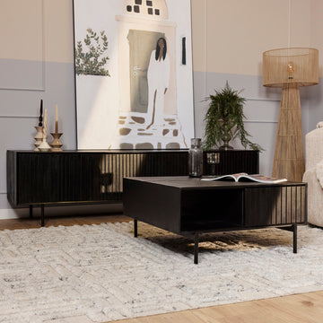 Couchtisch - Schwarzes Mangoholz, Vertikale Lamellenfront, Offenes Fach, 80 cm – Madison | Starfurn