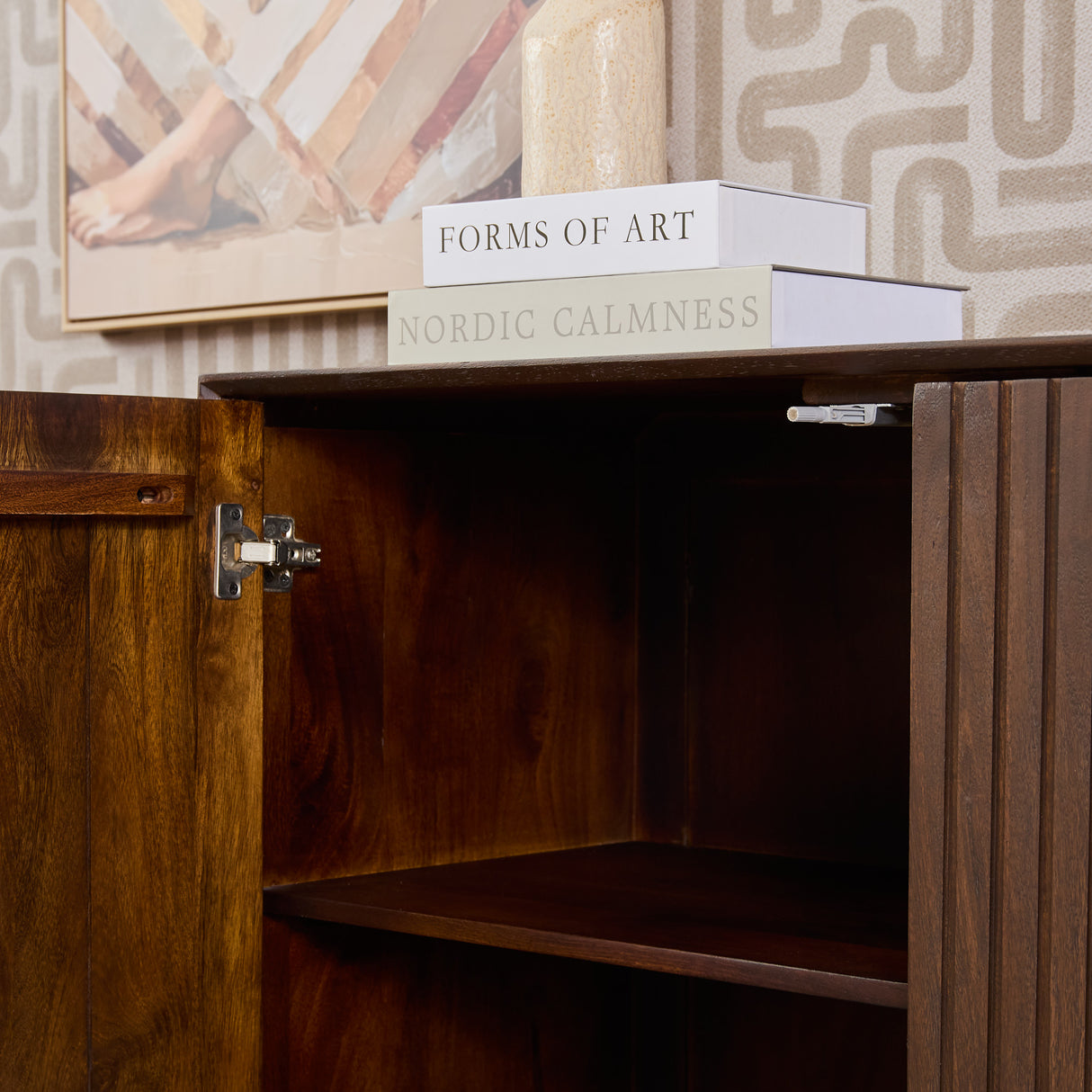 Sideboard - Braunes Mangoholz, Vertikale Lamellenfront, Schwarzes Metallgestell, 165 cm – Madison | Starfurn