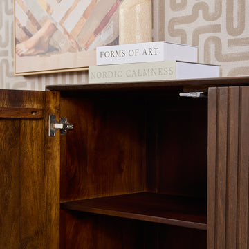 Sideboard - Braunes Mangoholz, Vertikale Lamellenfront, Schwarzes Metallgestell, 165 cm – Madison | Starfurn