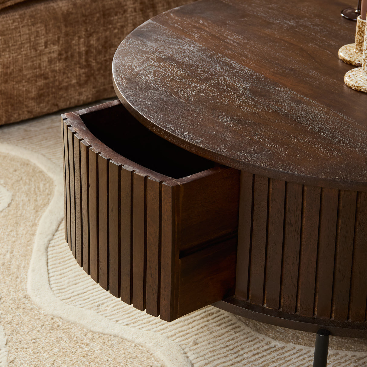 Couchtisch – Mangoholz, Lattenmuster, Braune Oberfläche – Madison | Starfurn
