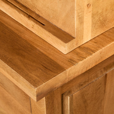 Vitrinenschrank - Mangoholz, Natur-Finish, Schwarz Lackierte Metalltüren, 2 Türen, 6 Schubladen – Nashville | Starfurn