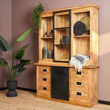 Vitrinenschrank - Mangoholz, Natur-Finish, Schwarz Lackierte Metalltüren, 4 Türen, 6 Schubladen – Nashville | Starfurn
