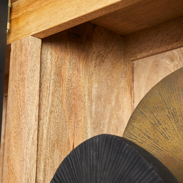Vitrinenschrank - Mangoholz, Natur-Finish, Schwarz Lackierte Metalltüren, 4 Türen, 6 Schubladen – Nashville | Starfurn