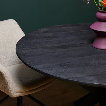 Esszimmertisch - Mangoholz Schwarz, Spinnengestell, Runde Form, 140 cm – New York | Starfurn
