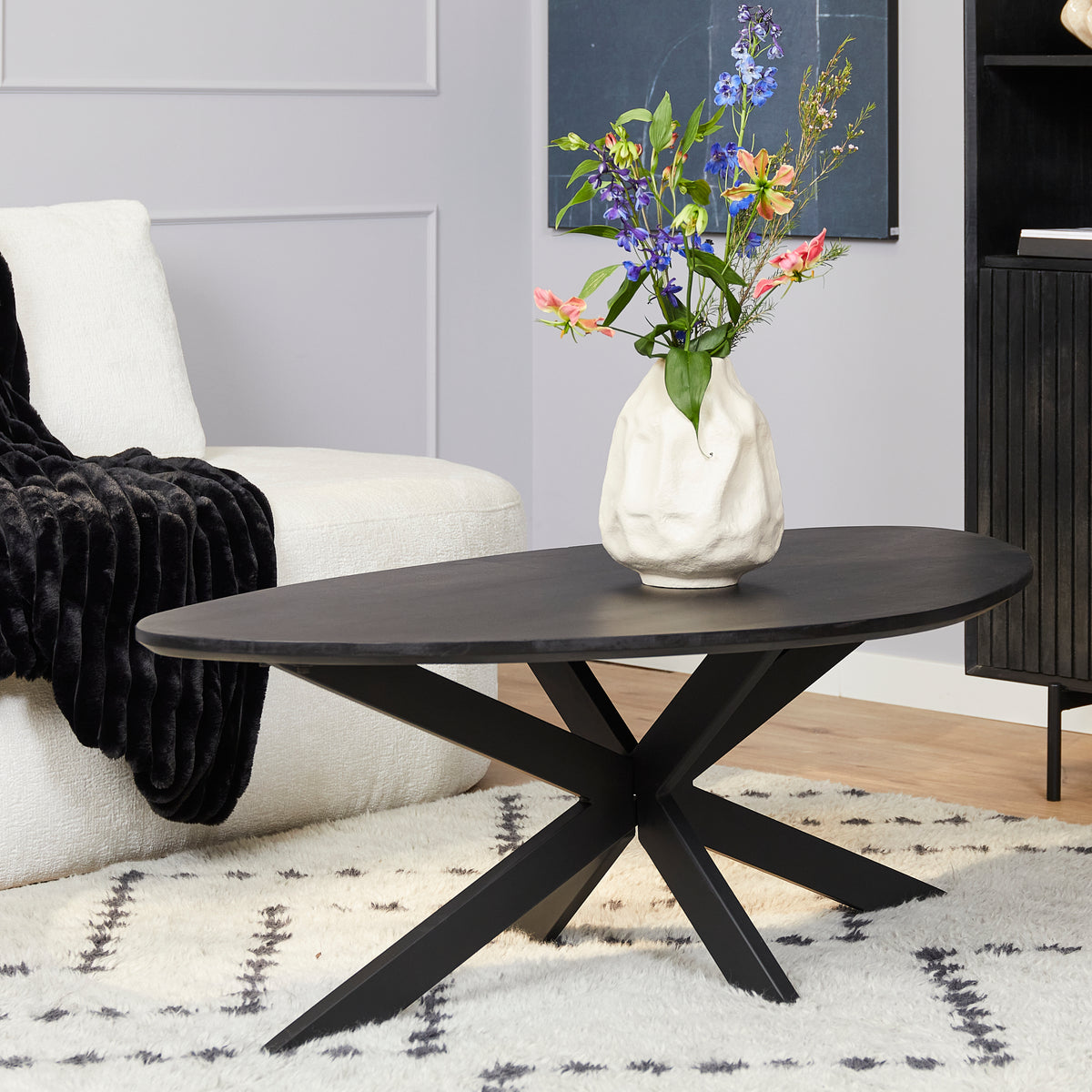 Couchtisch - Mangoholz Schwarz, Tropfenform, Metallbeine, 130 cm – New York | Starfurn