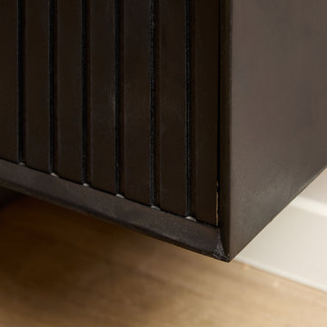 Schwebendes TV-Möbel - Schwarzes Mangoholz, Vertikale Lamellenfront, Grifflose Türen, 120 cm – Madison | Starfurn