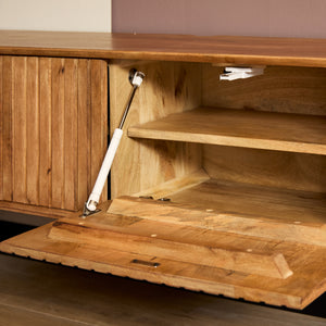 Schwebendes TV-Möbel – Mangoholz, Lamellenfront, Naturfarbe – Madison | Starfurn