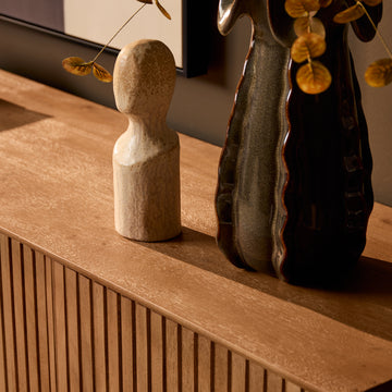 Sideboard - Naturfarbenes Mangoholz, Vertikale Lamellenfront, Grifflose Türen, 165 cm – Madison | Starfurn