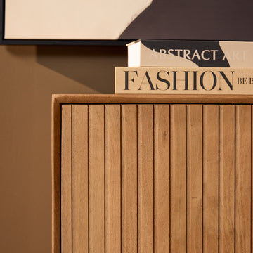 Sideboard - Naturfarbenes Mangoholz, Vertikale Lamellenfront, Grifflose Türen, 165 cm – Madison | Starfurn