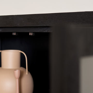 Vitrinenschrank - Mangoholz Schwarz, Glastüren, Schwarze Griffe, 115 cm – Boaz | Starfurn