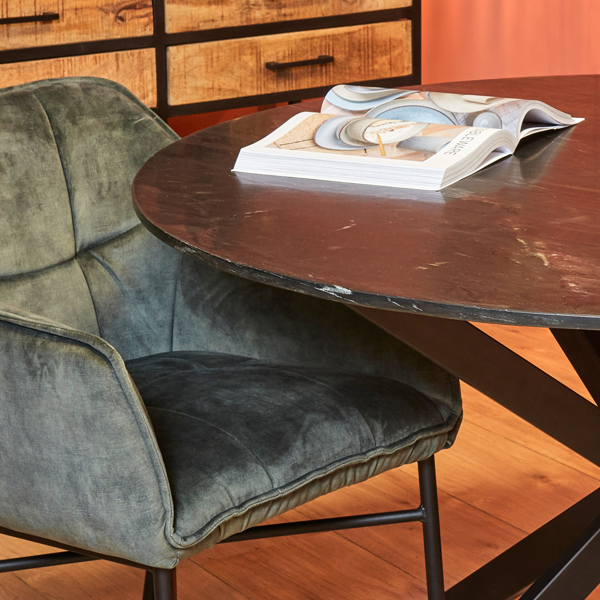Esszimmertisch – Schwarzer Marmor, Rundes Design, Metallgestell 150cm – Lynn | Starfurn
