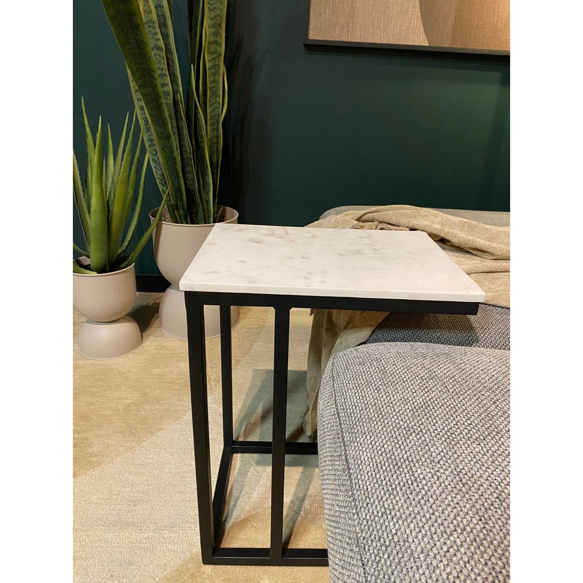 Side Table – White Marble Top, Black Metal Frame, Modern Design – Nova | Starfurn
