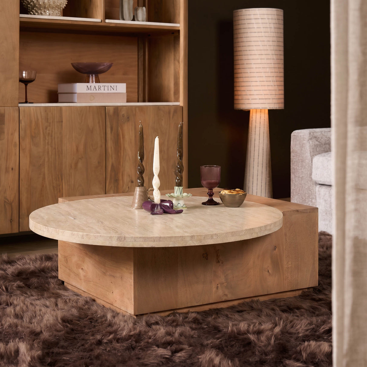 Couchtisch – Travertin Naturstein Platte, Massives Mangoholz, Organisches Design - Numa | Starfurn