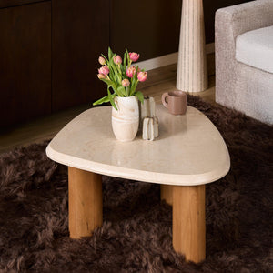 Couchtisch – Natur Mangoholz, Marmor Platte, Organische Form 84 cm – Nuvé | Starfurn