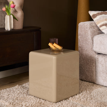 Couchtisch – Beige Farbe, Glänzende Oberfläche, Abgerundete Ecken – Elias | Starfurn