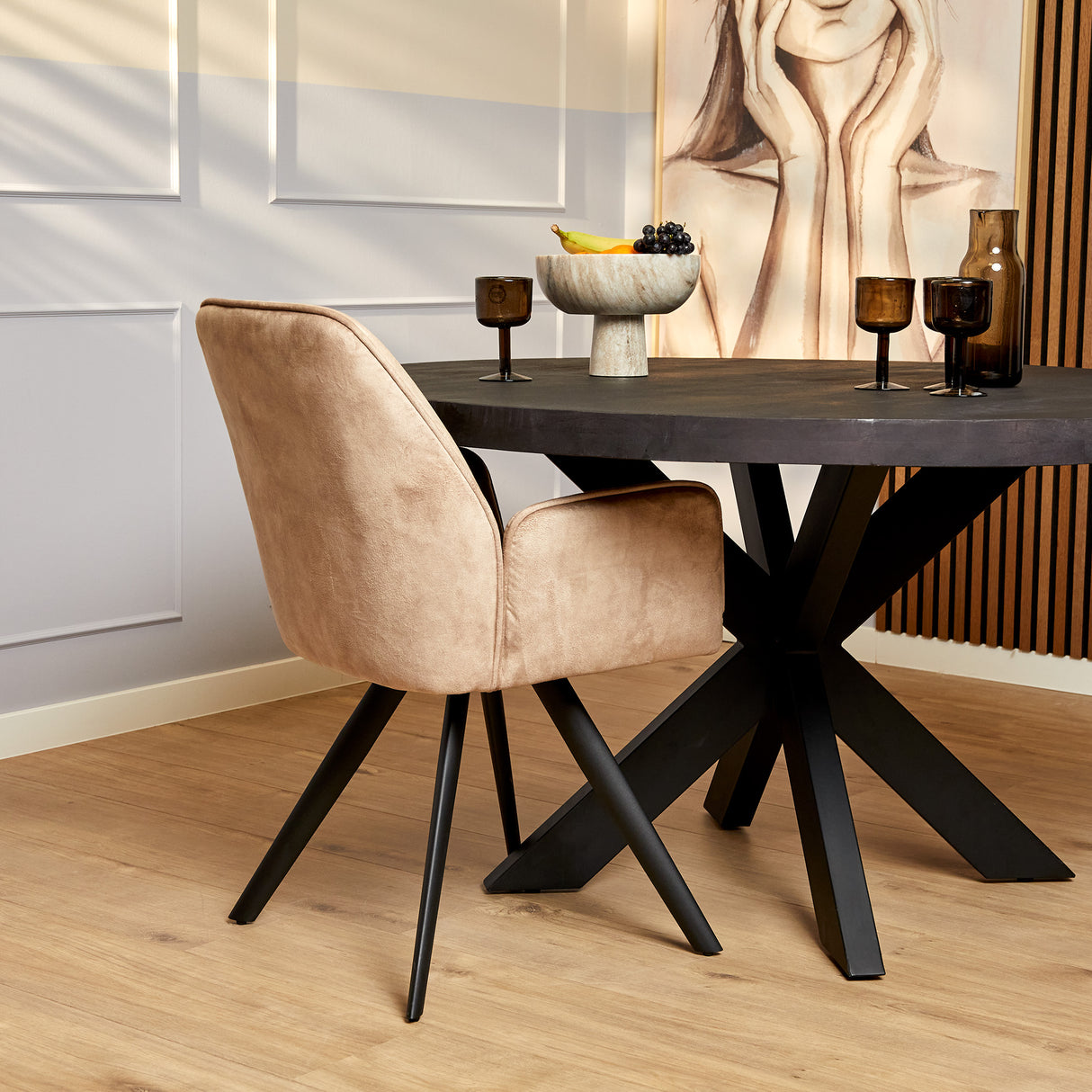 Esszimmerstuhl - Samt Beige, Metall Schwarz, Armlehne Gepolstert – Nova | Starfurn