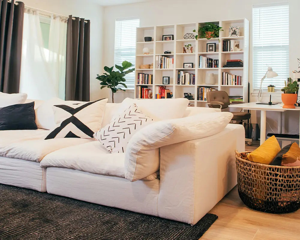 clevere Stauraumlösung im modernen Wohnzimmer