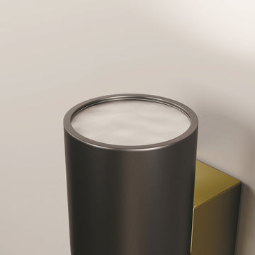 Wandleuchte mit schwarz - und messingfarbenem Aluminiumgehäuse und versiegeltem Sicherheitsglas – Bowery | Maytoni - Esszett Luxury | Stilvolles Wohnen mit Charakter