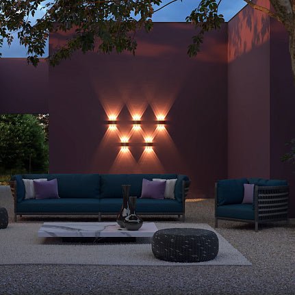 Fassadenbeleuchtung Schwarzes Metall Up - Down LED‑Licht – Strato | Maytoni - Esszett Luxury | Stilvolles Wohnen mit Charakter