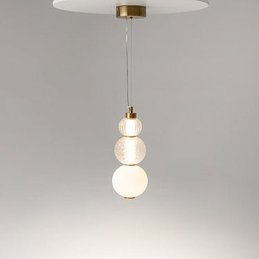 Pendelleuchte mit goldfarbener Metallbasis und geometrisch strukturiertem Glas im modernen Design – Collar | Maytoni - Esszett Luxury | Stilvolles Wohnen mit Charakter