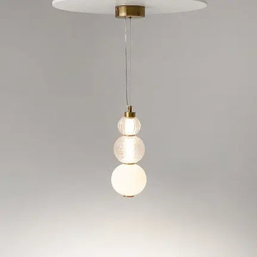 Pendant light with a gold-colored metal base and geometrically structured glass in a modern design – Collar | Maytoni
