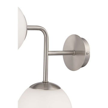 Wandleuchte mit Satin - Nickel - Finish und weißen satinierten Glasdiffusoren – Erich | Maytoni - Esszett Luxury | Stilvolles Wohnen mit Charakter