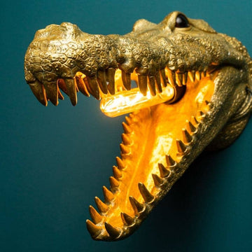 Wall Light – Sculptural Design, Iconic Animal Motif, Polyresin Construction, Gold Finish – Alberto Aligatore | WERNS