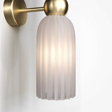 Wandleuchte gebürsteter goldfarbener Metallrahmen mit zwei satinierten weißen gerippten Glasschirmen, 2×E14 40 W – MOD302WL‑02W | Maytoni - Esszett Luxury | Stilvolles Wohnen mit Charakter