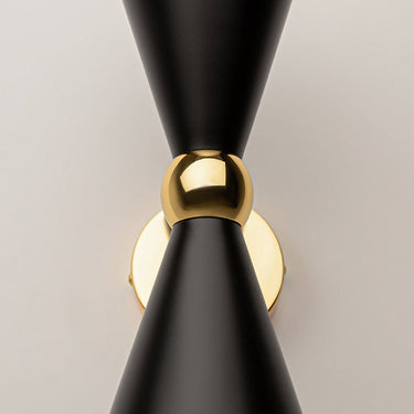 Wandleuchte mit Gold - Finish und schwarzen Metallschirmen – Vesper | Maytoni - Esszett Luxury | Stilvolles Wohnen mit Charakter