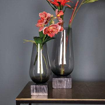 Glasvase - Kaya Grey L (24 x 24 x 56 cm) von PTMD - Esszett Luxury | Stilvolles Wohnen mit Charakter