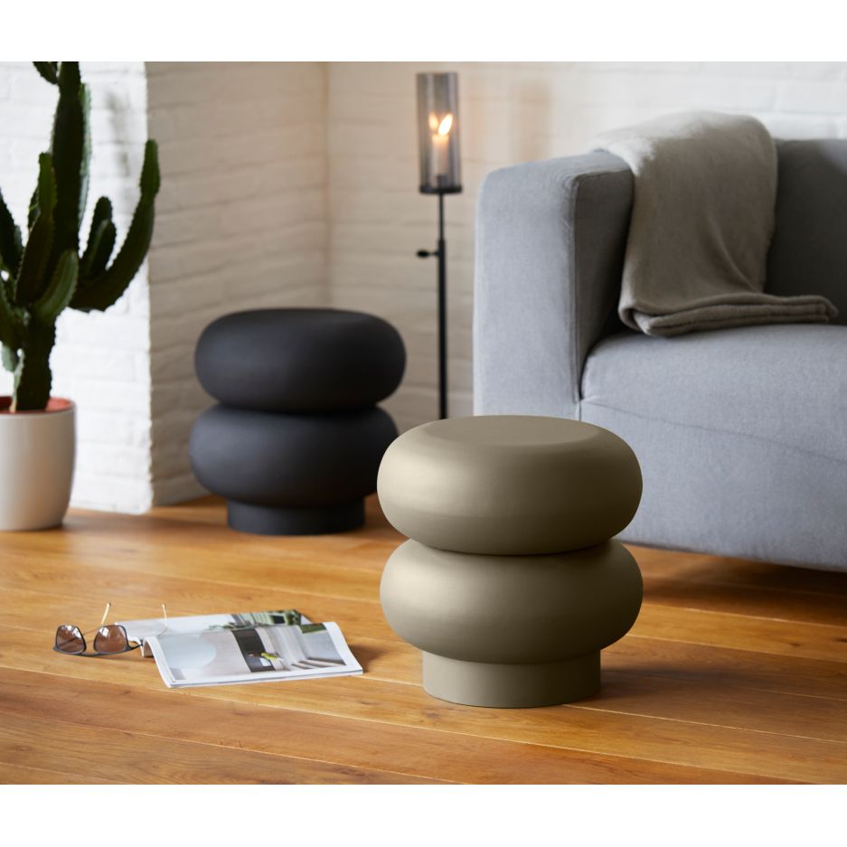 Hocker aus pulverbeschichtetem Stahl, Leichte Hohlkörperform, Skulpturales Multifunktions-Design – Charly | Philippi