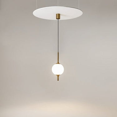 Pendelleuchte mit Messing - Finish und weißer Glasglocke im modernen Design – The Sixth Sense | Maytoni - Esszett Luxury | Stilvolles Wohnen mit Charakter
