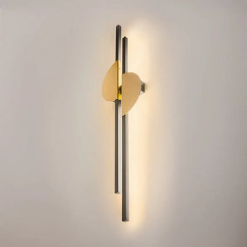 Wall light with black aluminum body, brass half-circle detail and elegant LED design – Skyline | Maytoni