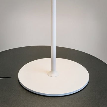 Tischleuchte Transparente Glasvase Weißer Metallkopf & Touch - Dimmer – AI Collaboration | Maytoni - Esszett Luxury | Stilvolles Wohnen mit Charakter