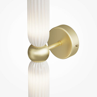 Wandleuchte Gold, 2 satiniert-weiße gerippte Glasschirme, 2× G9 3,5 W – Antic