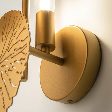 Wandleuchte Mattmessing, Metallrahmen, florale Lochscheiben – Lovetann | Maytoni - Esszett Luxury | Stilvolles Wohnen mit Charakter