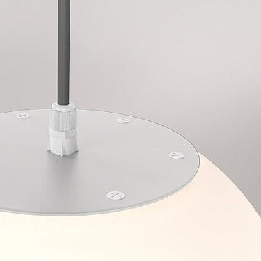 Pendelleuchte mit schwarzem Sockel und weißer Kunststoffkugel im modernen Design – Erda | Maytoni - Esszett Luxury | Stilvolles Wohnen mit Charakter