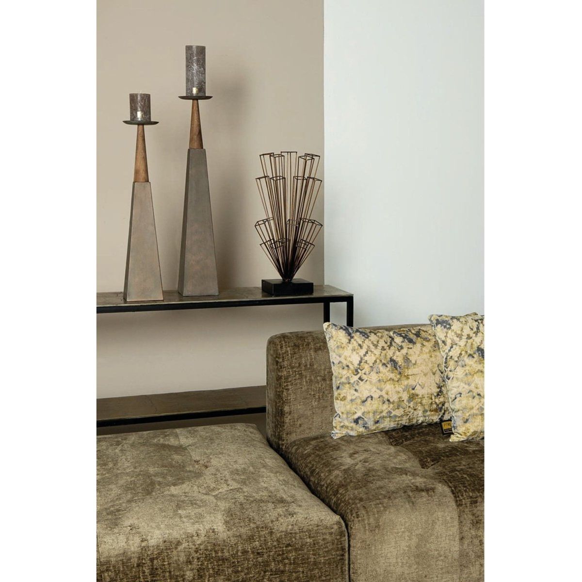 Kerzenhalter - Cinder Grey metal and wood piramid M von PTMD - Esszett Luxury | Stilvolles Wohnen mit Charakter